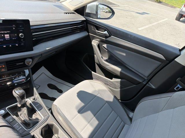 2025 Volkswagen Jetta SE Auto