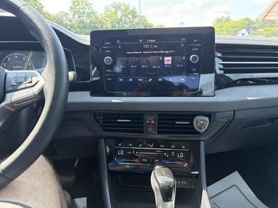 2025 Volkswagen Jetta SE Auto