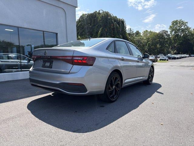 2025 Volkswagen Jetta SE Auto