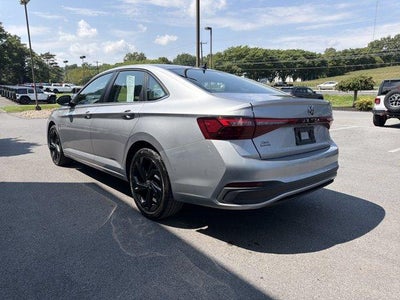 2025 Volkswagen Jetta SE Auto