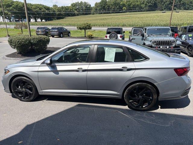 2025 Volkswagen Jetta SE Auto