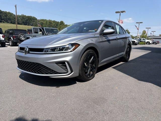 2025 Volkswagen Jetta SE Auto