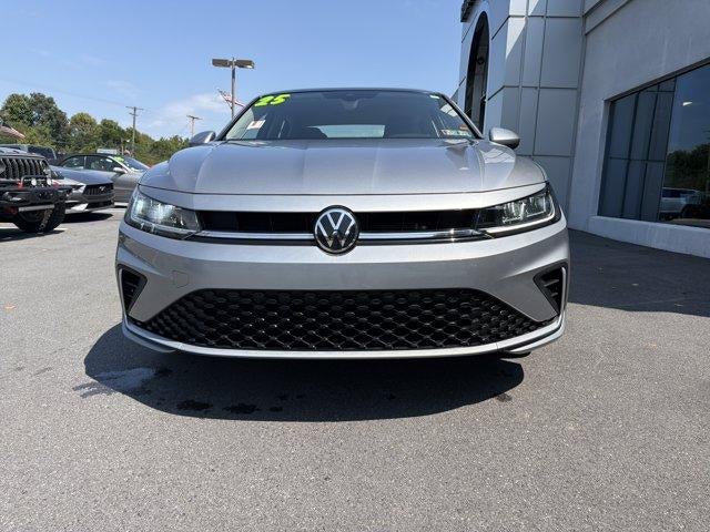 2025 Volkswagen Jetta SE Auto