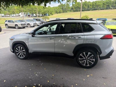 2025 Toyota Corolla Cross XLE 4WD (Natl)