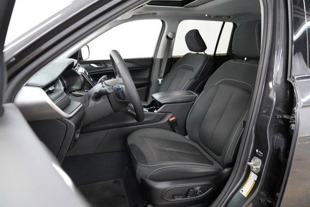 2023 Jeep Grand Cherokee Laredo X 4x4