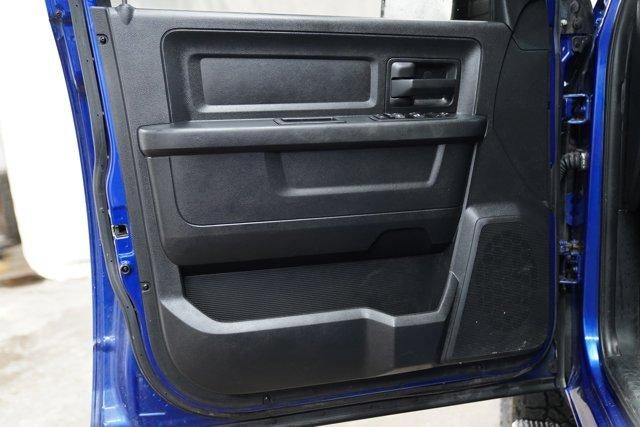 2017 RAM 1500 Express 4x4 Quad Cab 6'4" Box