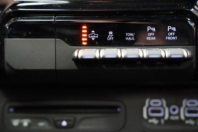 2019 RAM 1500 Limited 4x4 Crew Cab 5'7" Box