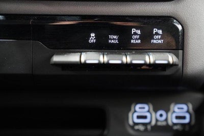 2022 RAM 1500 Big Horn 4x4 Crew Cab 6'4" Box