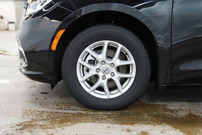 2024 Chrysler Pacifica Touring L FWD