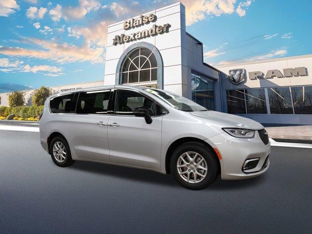 2026 Chrysler Pacifica Select FWD