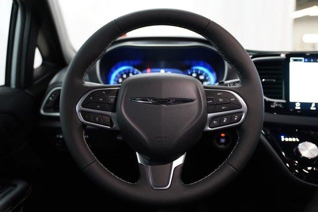 2026 Chrysler Pacifica Select FWD