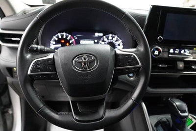 2024 Toyota Highlander LE AWD (SE)