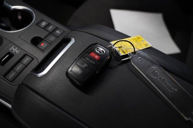 2024 Toyota Highlander LE AWD (SE)