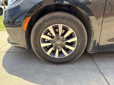 2023 Chrysler Pacifica Hybrid Touring L FWD