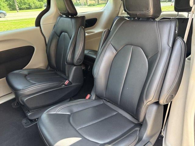 2023 Chrysler Pacifica Hybrid Touring L FWD