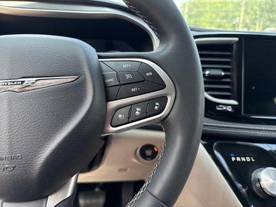 2023 Chrysler Pacifica Hybrid Touring L FWD