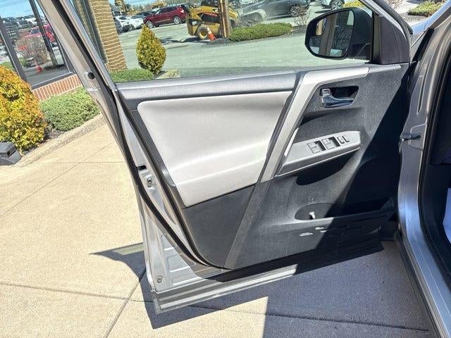 2016 Toyota RAV4 FWD 4dr XLE (GS)