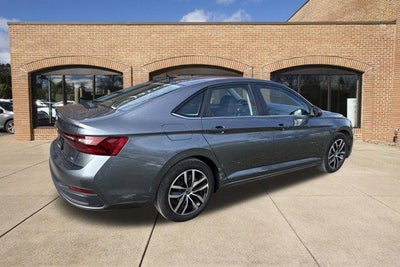 2025 Volkswagen Jetta SE Auto