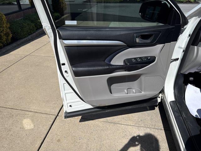 2016 Toyota Highlander AWD 4dr V6 XLE (Natl)