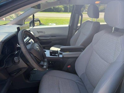 2025 Toyota Sienna LE FWD 8-Passenger (Natl)