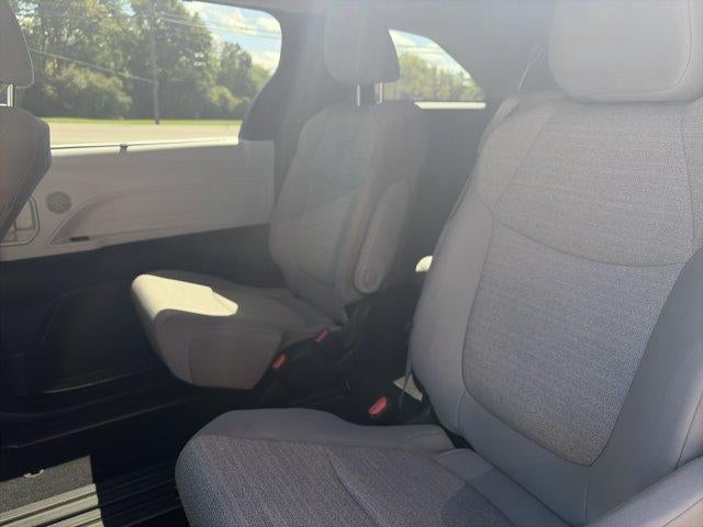 2025 Toyota Sienna LE FWD 8-Passenger (Natl)