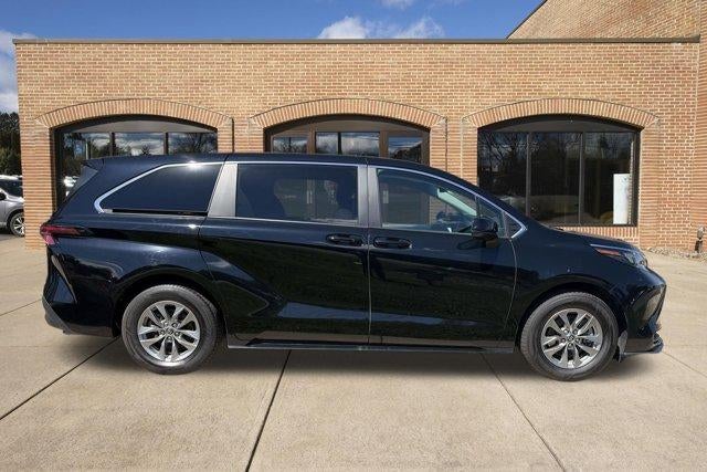 2025 Toyota Sienna LE FWD 8-Passenger (Natl)
