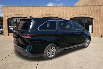 2025 Toyota Sienna LE FWD 8-Passenger (Natl)