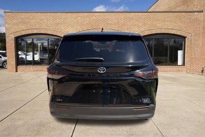 2025 Toyota Sienna LE FWD 8-Passenger (Natl)