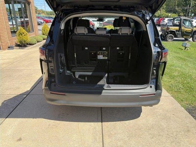 2025 Toyota Sienna LE FWD 8-Passenger (Natl)