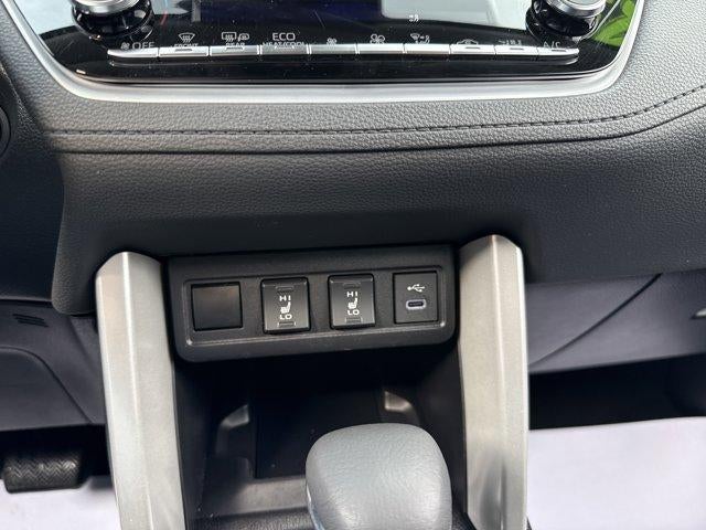 2025 Toyota Corolla Cross XLE 4WD (Natl)