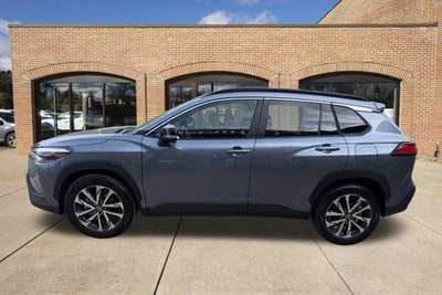 2025 Toyota Corolla Cross XLE 4WD (Natl)