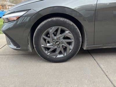 2024 Hyundai ELANTRA SEL IVT