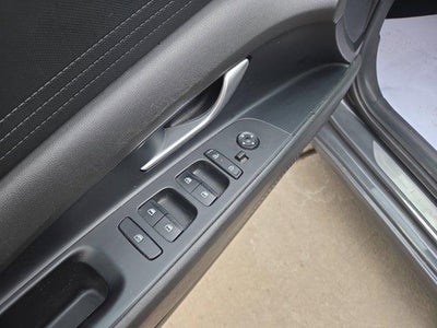 2024 Hyundai ELANTRA SEL IVT