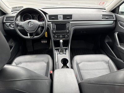 2017 Volkswagen Passat R-Line w/Comfort Pkg Auto