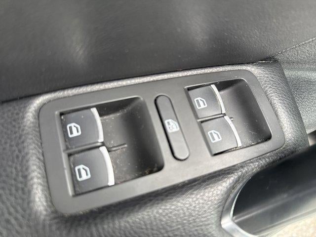 2017 Volkswagen Passat R-Line w/Comfort Pkg Auto