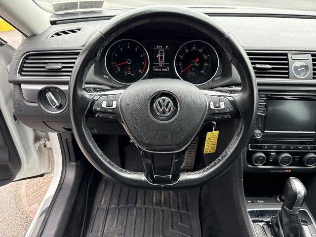 2017 Volkswagen Passat R-Line w/Comfort Pkg Auto