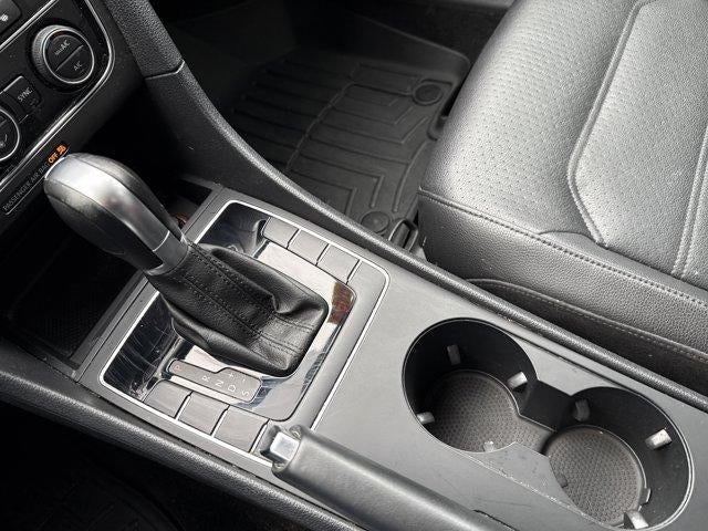 2017 Volkswagen Passat R-Line w/Comfort Pkg Auto