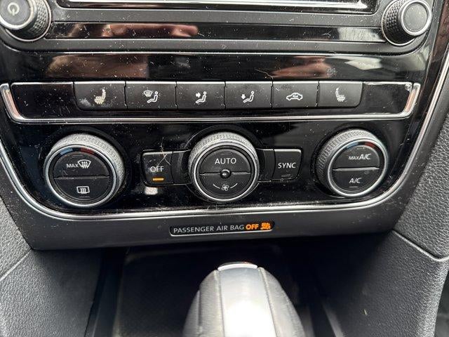 2017 Volkswagen Passat R-Line w/Comfort Pkg Auto