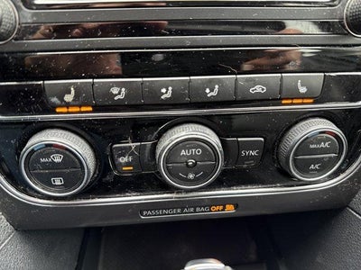 2017 Volkswagen Passat R-Line w/Comfort Pkg Auto