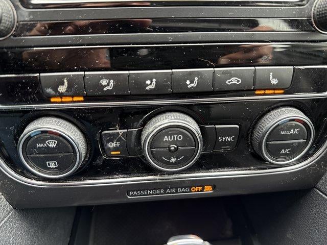 2017 Volkswagen Passat R-Line w/Comfort Pkg Auto