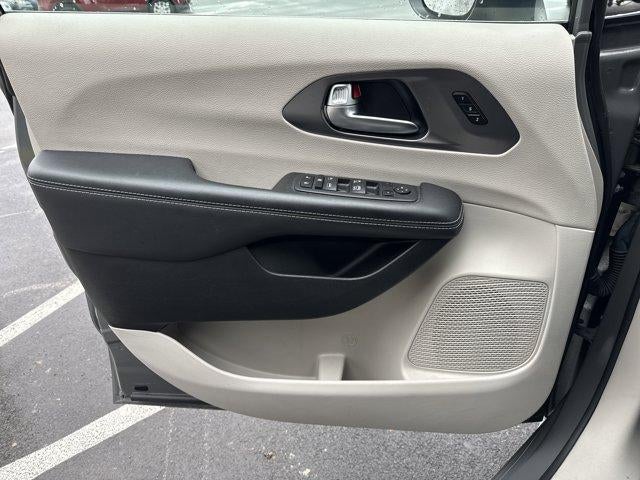 2023 Chrysler Pacifica Touring L FWD