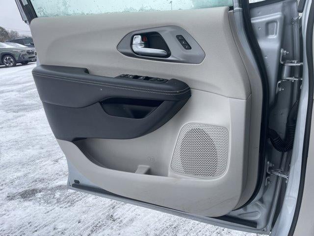 2024 Chrysler Pacifica Touring L FWD