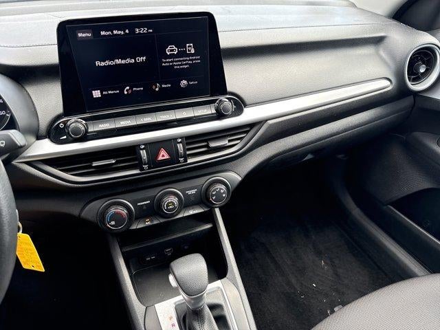 2024 Kia Forte LXS IVT