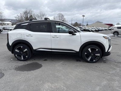 2025 Nissan Kicks SR AWD