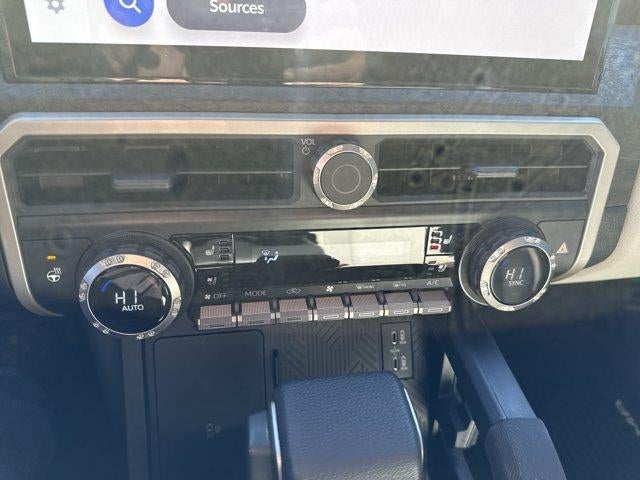 2026 Toyota Tacoma 4WD 4WD Limited Hybrid Double Cab 5' Bed AT (Natl)