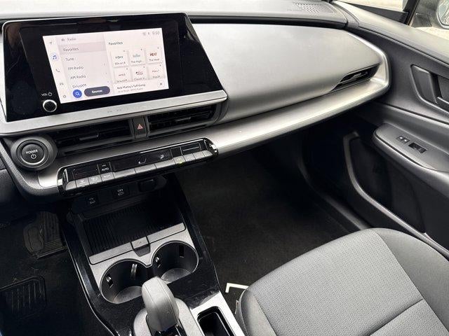 2024 Toyota Prius LE (Natl)