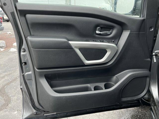 2024 Nissan Titan 4x4 Crew Cab SV