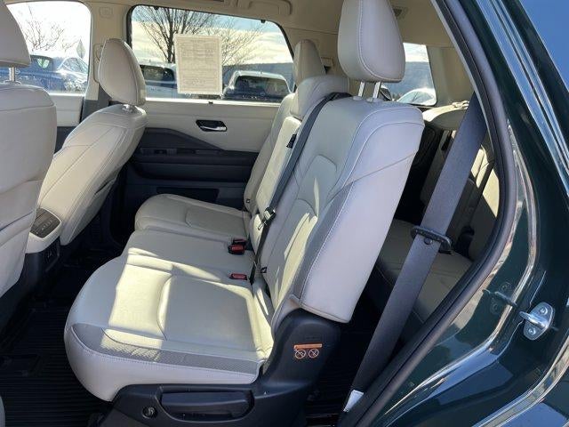 2023 Nissan Pathfinder SL 4WD