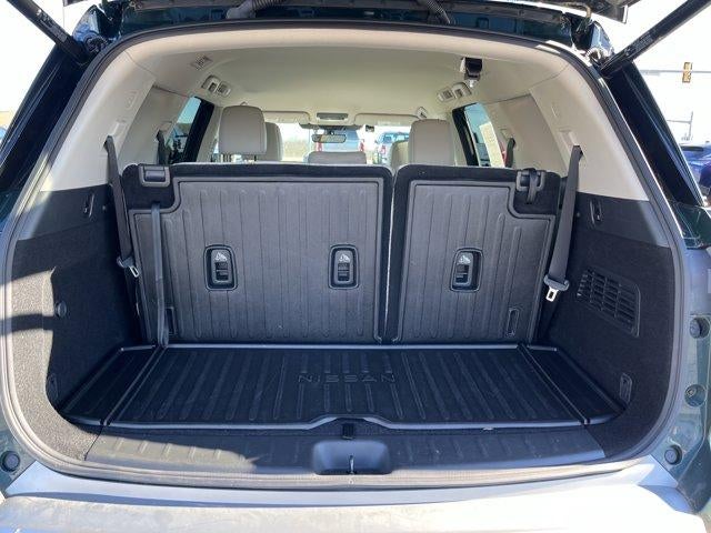 2023 Nissan Pathfinder SL 4WD