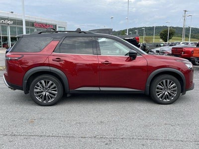 2024 Nissan Pathfinder SL 4WD